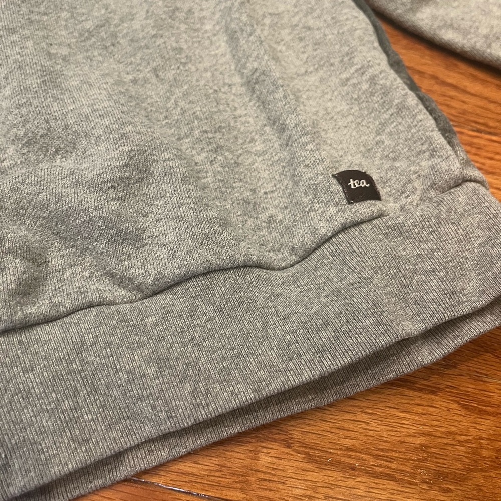 Tea Collection Boys’ Size 5 Gray Sweatshirt with Forest Design - Picture 5 of 5